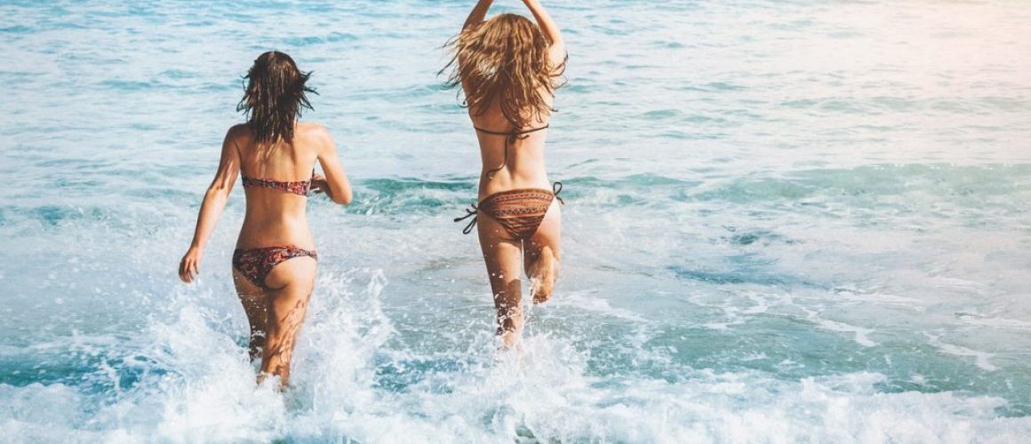 women friends beach sea summer 3266211